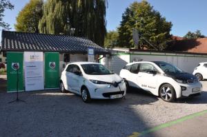 Otvoritev štirih novih polnilnih postaj za električna vozila v Grosupljem 21